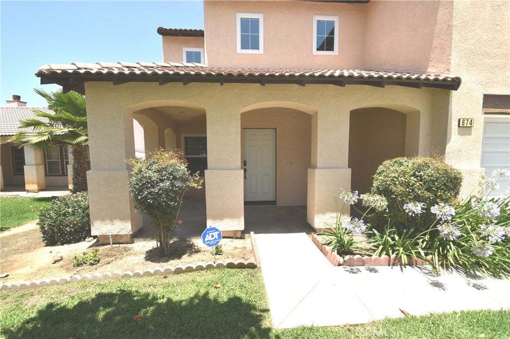 674 Myrtle Avenue Perris, CA 92571 - Photo 2 of 25