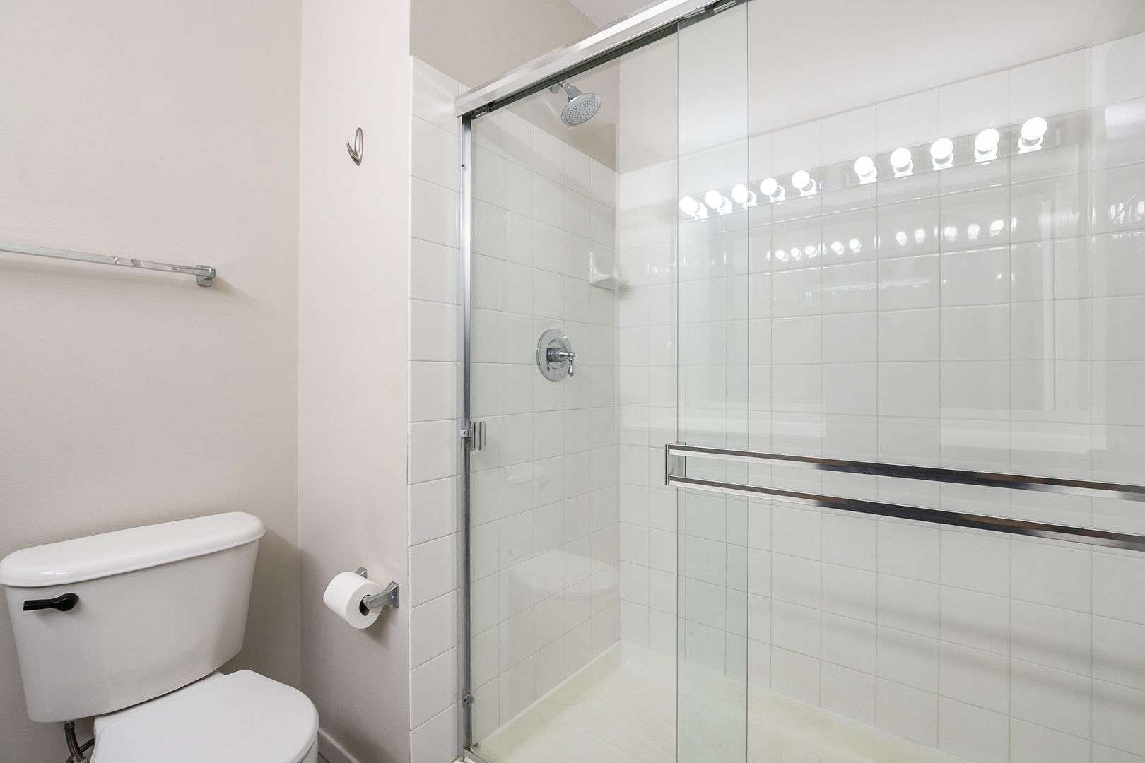933 West Van Buren Street, Unit 516 Chicago, IL 60607 - Photo 14 of 29 a bathroom with a shower and a toilet