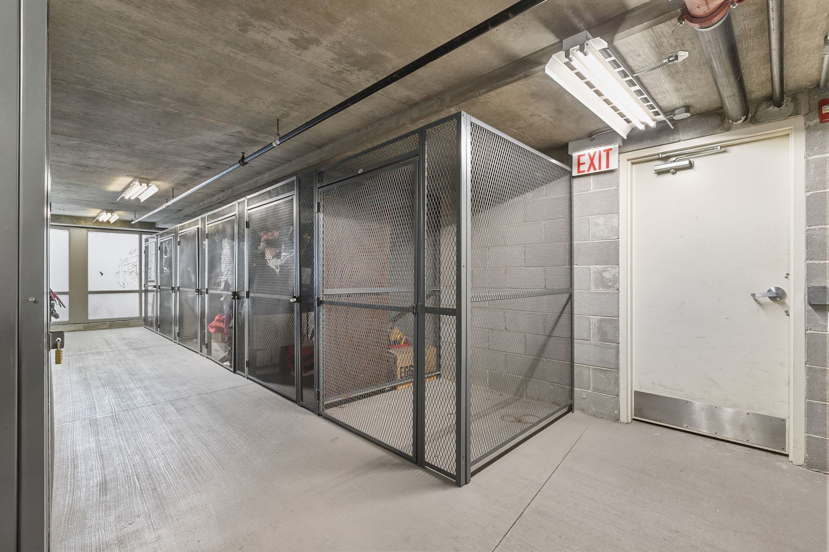 933 West Van Buren Street, Unit 516 Chicago, IL 60607 - Photo 26 of 29 a view of entryway