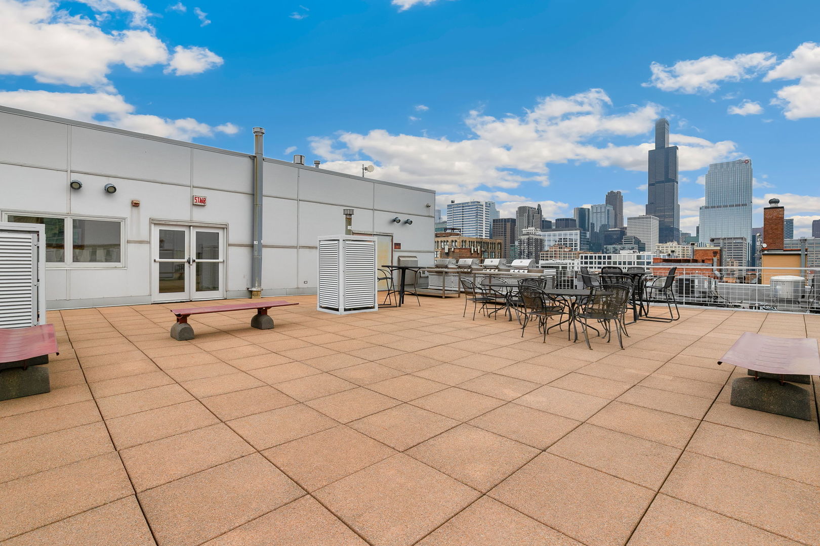 933 West Van Buren Street, Unit 516 Chicago, IL 60607 - Photo 28 of 29 a view of a terrace with chairs