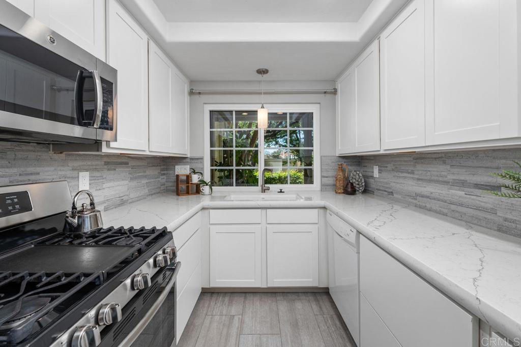 1774 Edgefield Lane Encinitas, CA 92024 - Photo 9 of 49