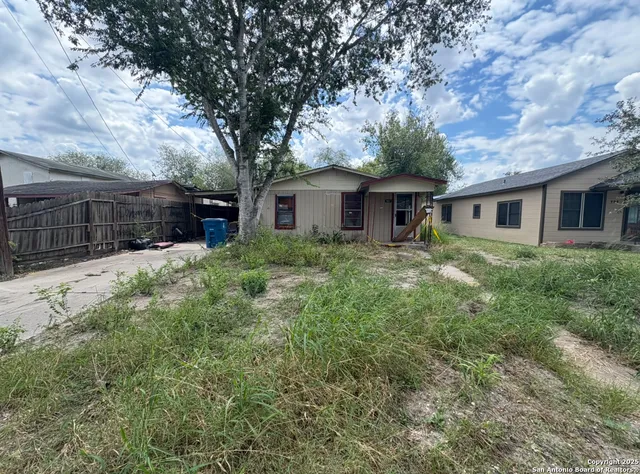 $27,000 | 907 West Crockett Street, Beeville, TX 78102