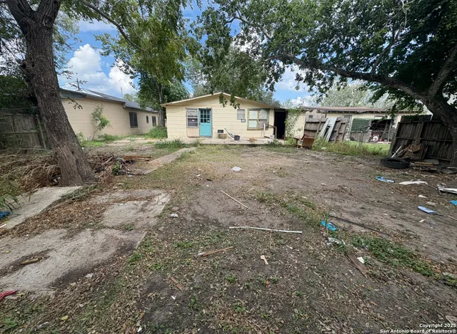 $27,000 | 907 West Crockett Street, Beeville, TX 78102