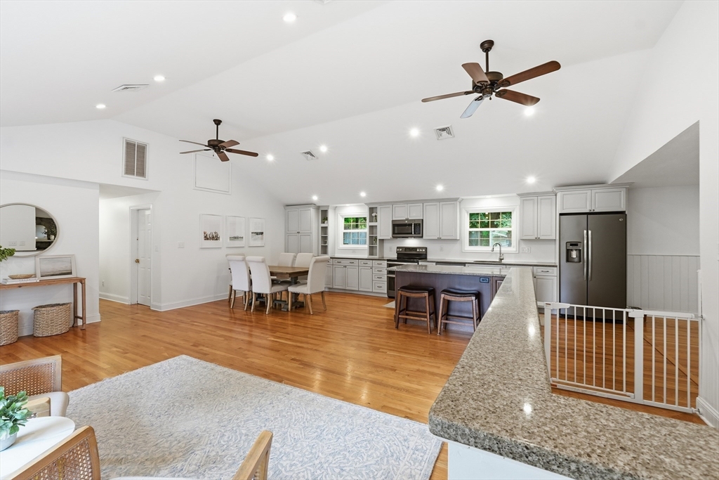 74 Framingham Road Marlborough, MA 01752 - Photo 5 of 41