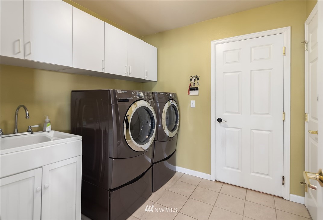 1420 241st Street Southeast Bothell, WA 98021 - Photo 9 of 24