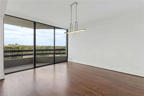 $1,085,000 | 2660 Peachtree Road Northwest, Unit 13F, Atlanta, GA 30305