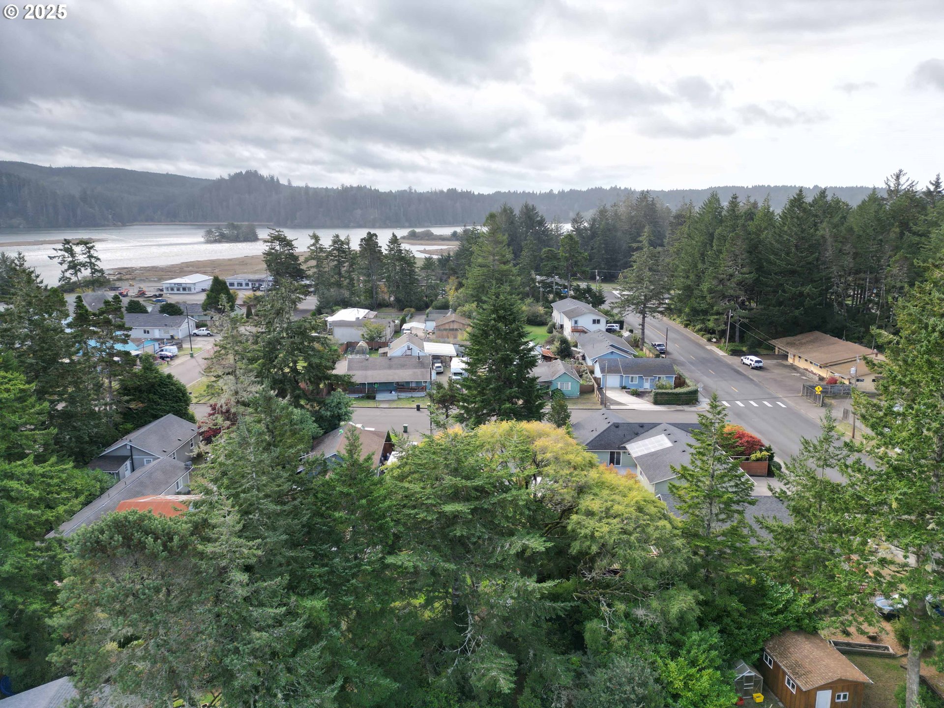 2040 11th Street Florence, OR 97439 - Photo 2 of 43