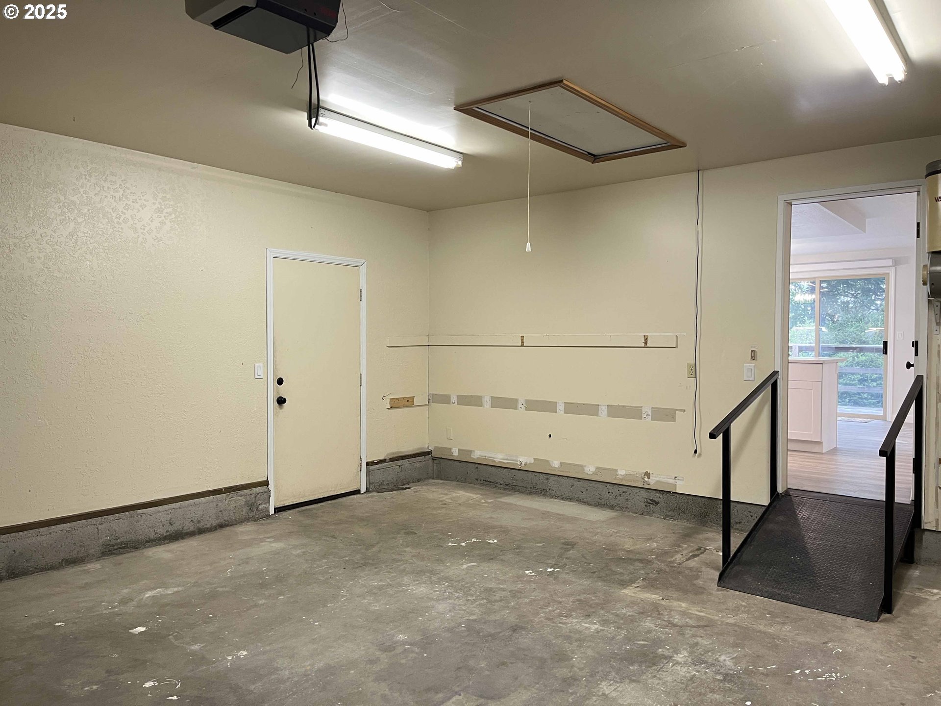 2040 11th Street Florence, OR 97439 - Photo 30 of 43 a view of an empty room