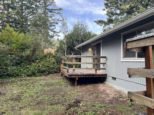$489,000 | 2040 11th Street, Florence, OR 97439