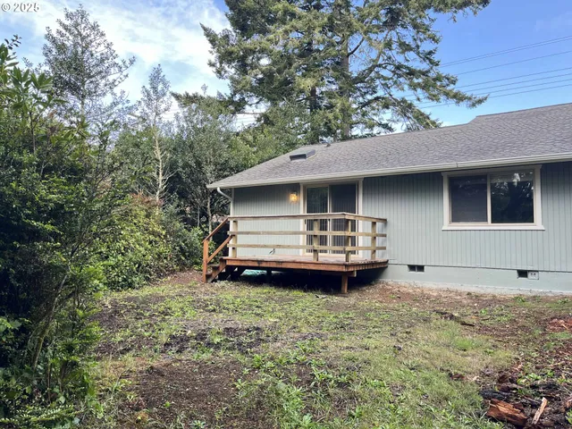 $489,000 | 2040 11th Street, Florence, OR 97439