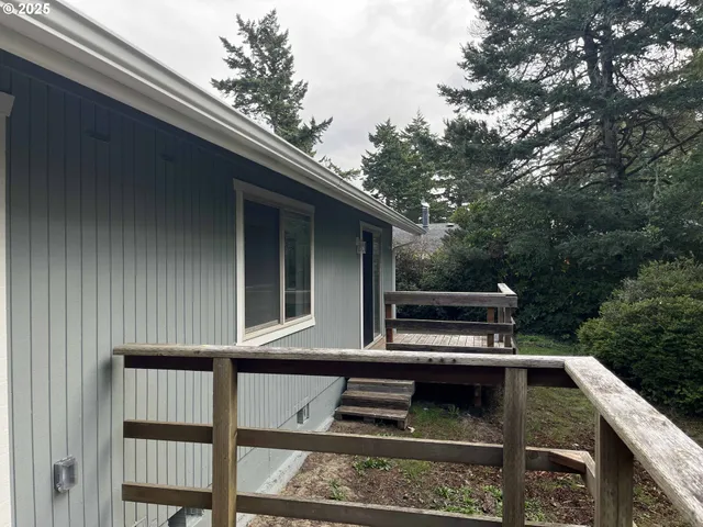 $489,000 | 2040 11th Street, Florence, OR 97439