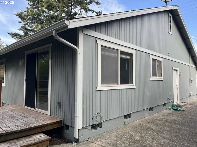 $489,000 | 2040 11th Street, Florence, OR 97439