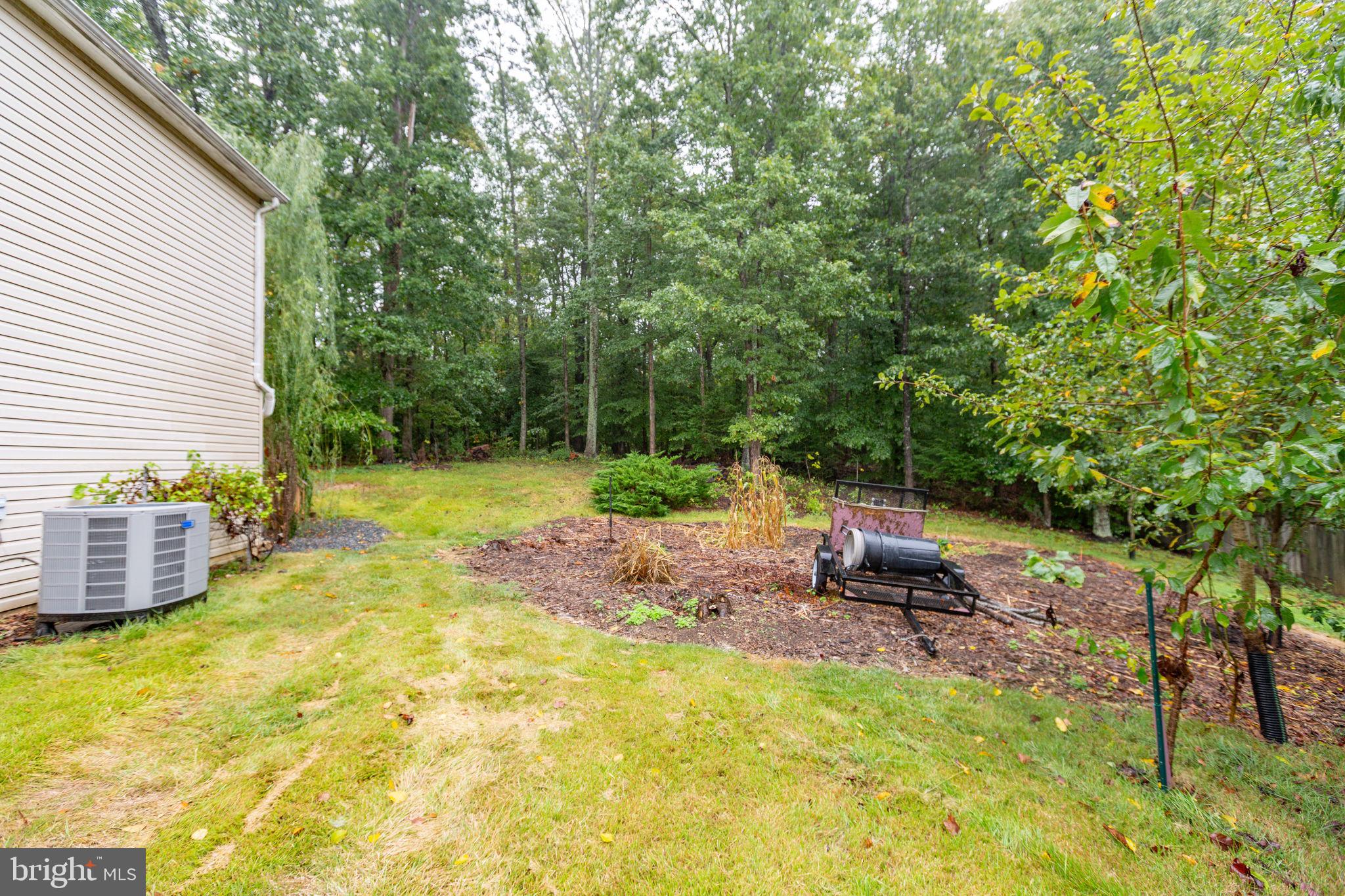 53 Bloomington Lane Stafford, VA 22554 - Photo 53 of 60 a backyard of a house with table and chairs