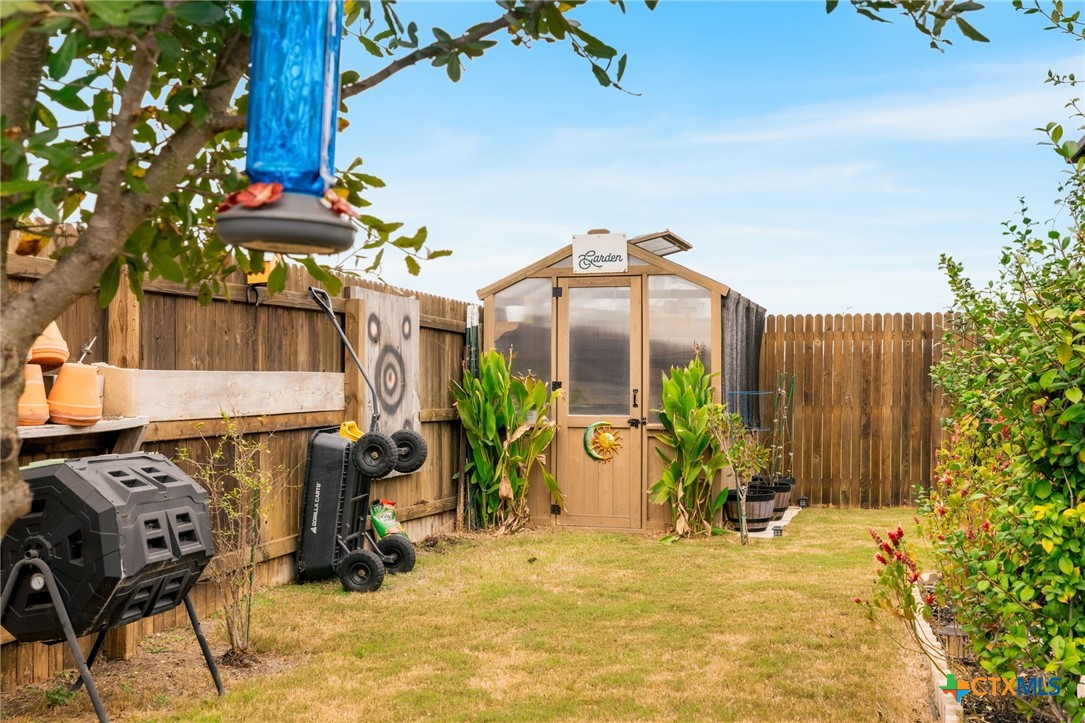 9058 Bowie Ridge Seguin, TX 78155 - Photo 13 of 20 Green House