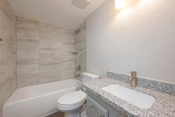 $2,050 | 15638 Schumann Lane, Houston, TX 77083