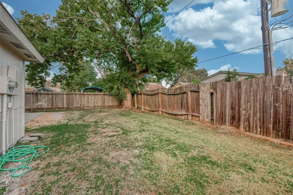 $2,050 | 15638 Schumann Lane, Houston, TX 77083