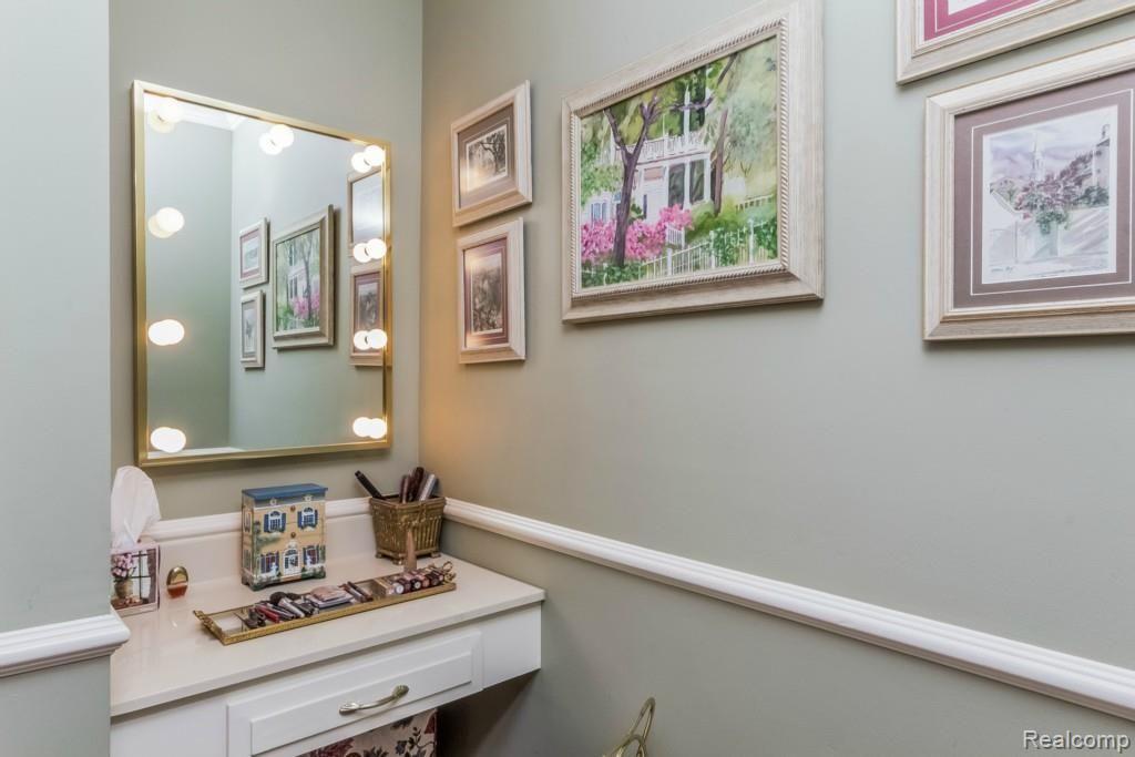 355 Olivewood Court Rochester, MI 48306 - Photo 31 of 61 031-Master_Bathroom-1835660-medium.jpg