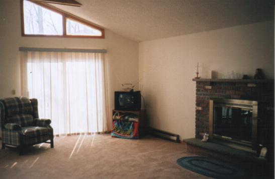 3010 Northampton Road Tobyhanna, PA 18466 - Photo 4 of 5 LIVING ROOM