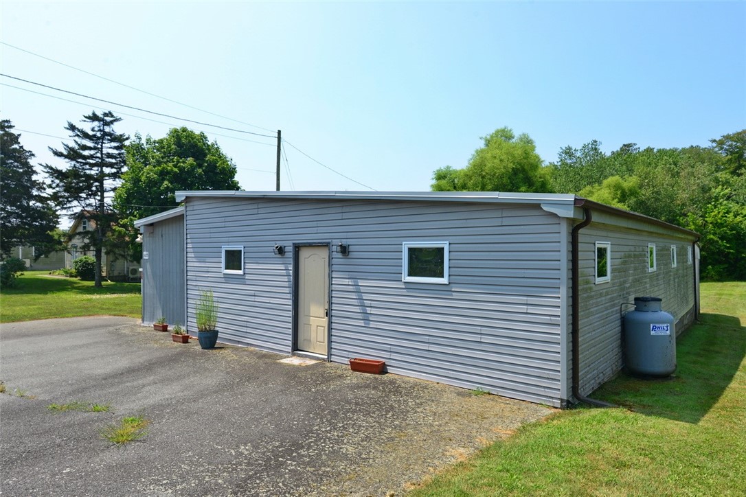 1023 Old Stafford Road Tiverton, RI 02878 - Photo 16 of 23