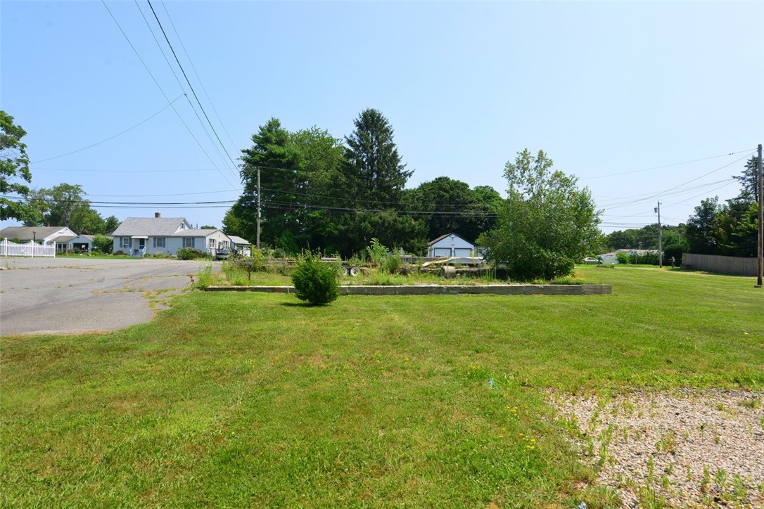 1023 Old Stafford Road Tiverton, RI 02878 - Photo 6 of 23