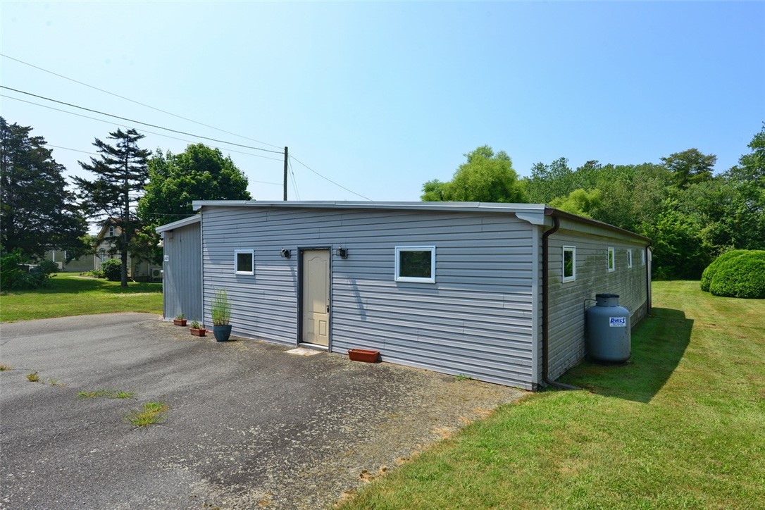 1023 Old Stafford Road Tiverton, RI 02878 - Photo 7 of 23