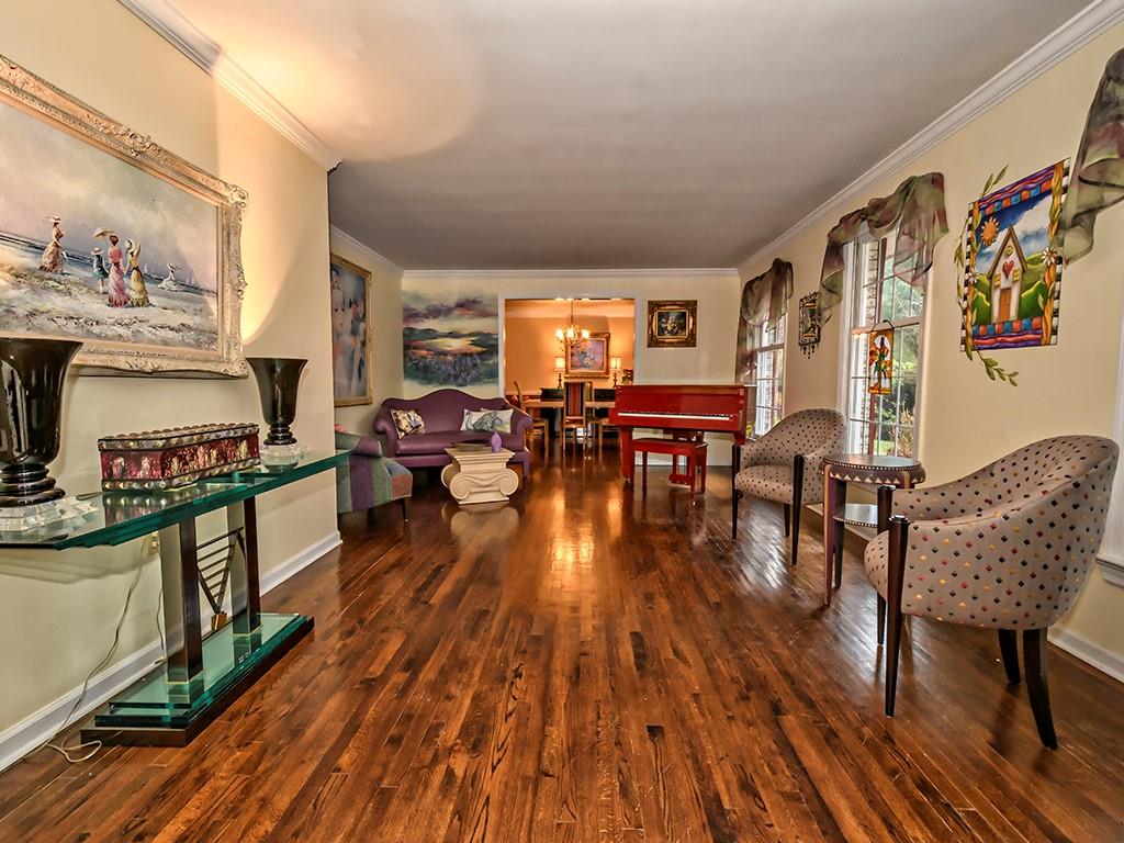 936 Field Club Road Pittsburgh, PA 15238 - Photo 5 of 25 Dining room with easy access to the kitchen.