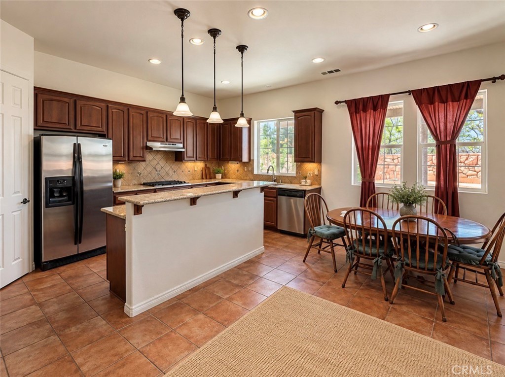 39161 Shree Road Temecula, CA 92591 - Photo 5 of 21 Kitchen