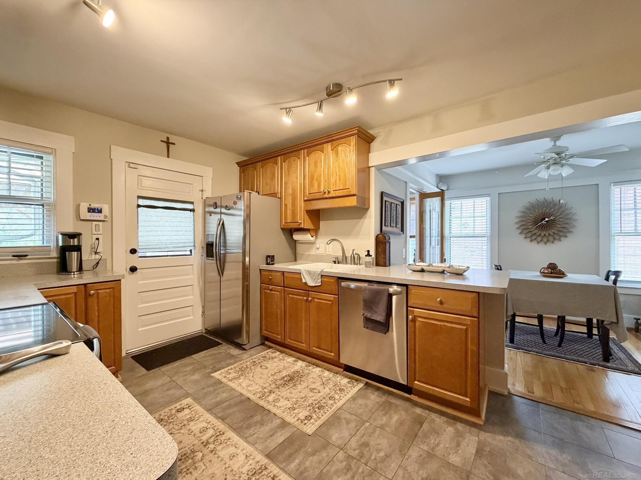 1622 Crooks Road Royal Oak, MI 48067 - Photo 19 of 30 50223580-ef7e28c1-bd15-4599-94c9-078a68080ecd.JPG