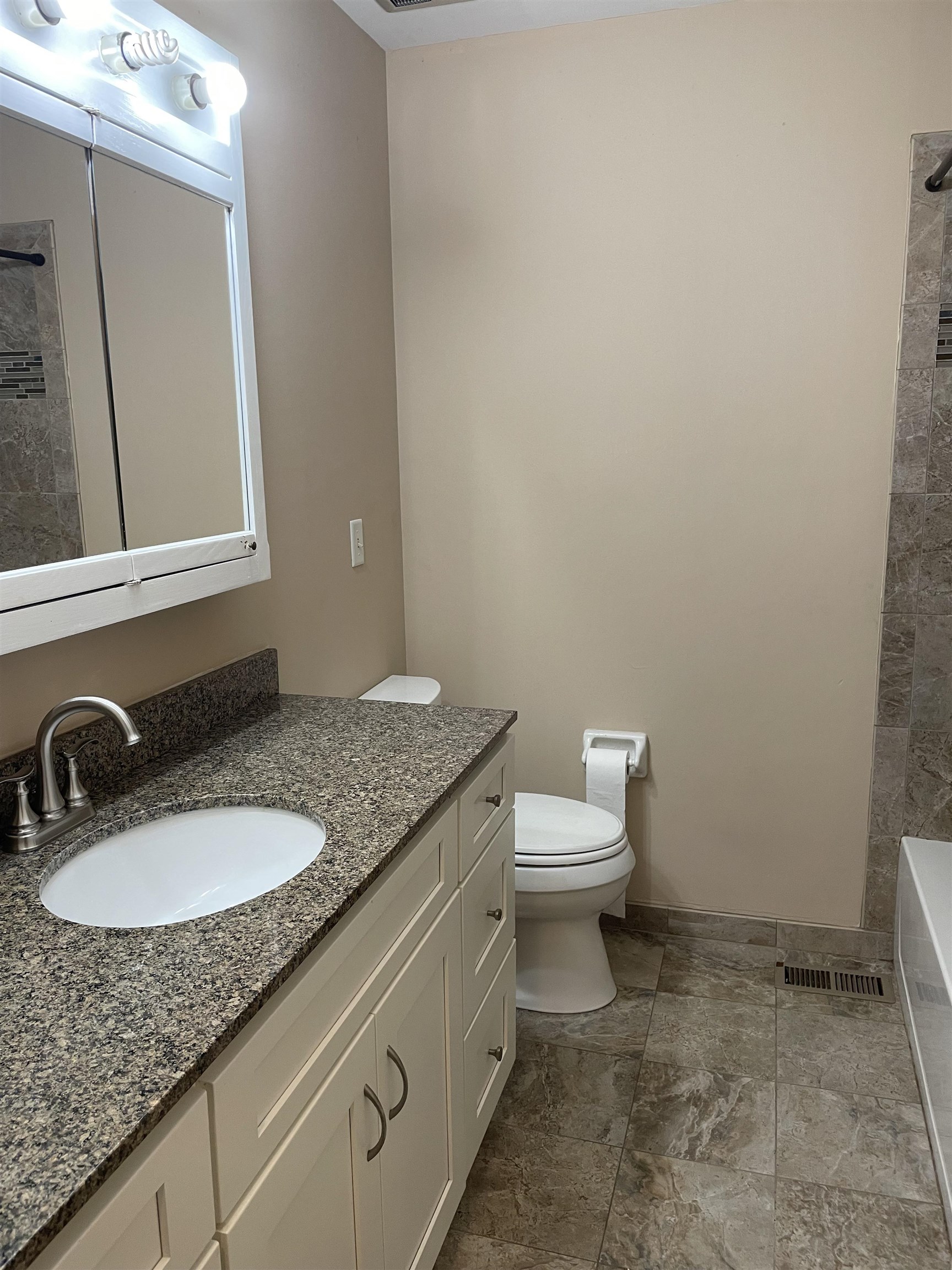 5185 North Georgetown Road Grand Blanc, MI 48439 - Photo 9 of 12 Gallery Image 9