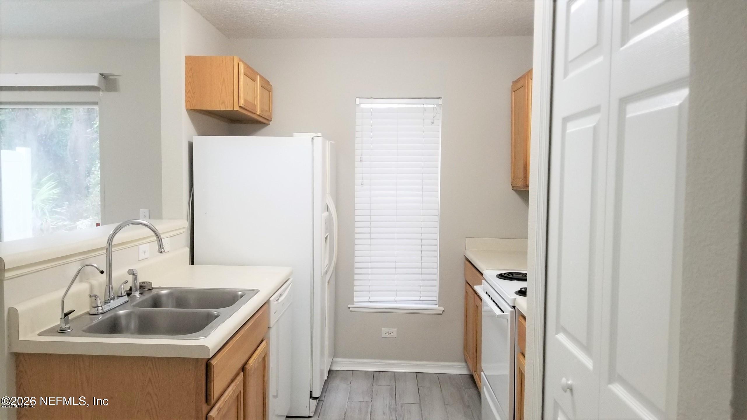 10462 Autumn Trace Road Jacksonville, FL 32257 - Photo 7 of 7 a bathroom with a sink and a mirror