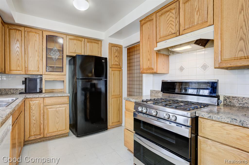 28356 Ridgebrook Road Farmington Hills, MI 48334 - Photo 13 of 44
