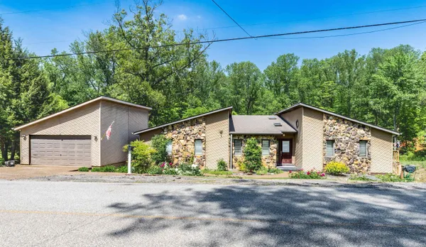 $349,900 | 6001 Felstead Road, Evansville, IN 47712