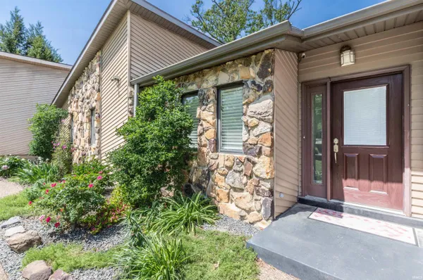 $349,900 | 6001 Felstead Road, Evansville, IN 47712