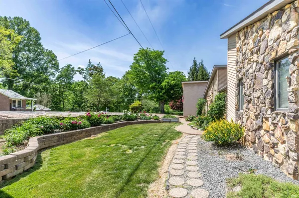 $349,900 | 6001 Felstead Road, Evansville, IN 47712