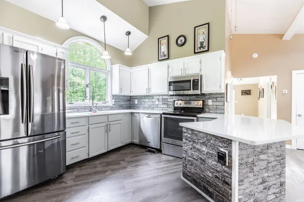 $349,900 | 6001 Felstead Road, Evansville, IN 47712