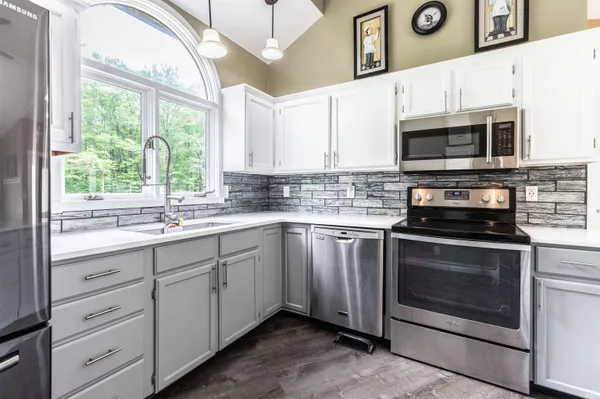 $349,900 | 6001 Felstead Road, Evansville, IN 47712