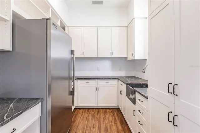 a bathroom with double vanity sinks and a mirror