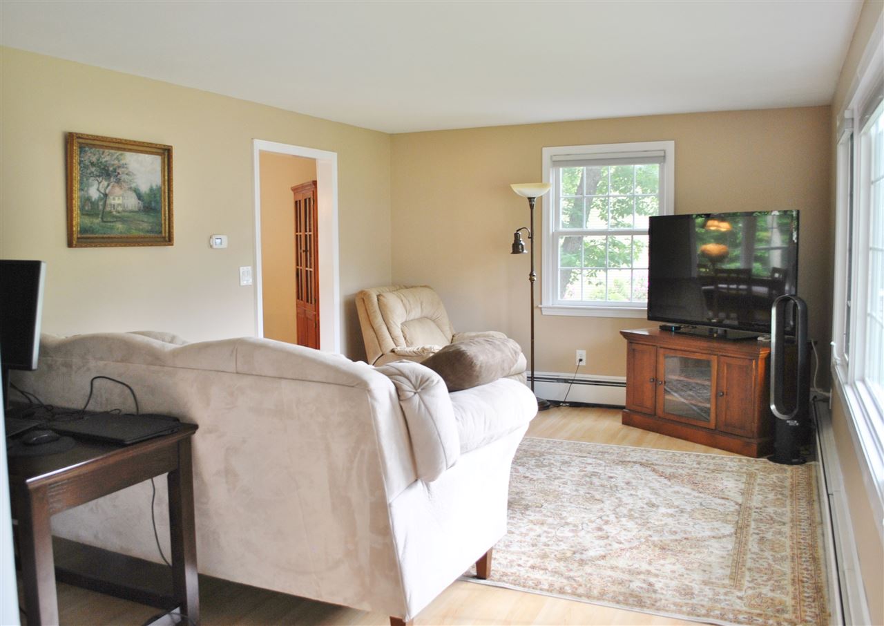 6 Chaucer Road Nashua, NH 03062 - Photo 3 of 21
