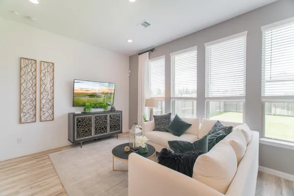 $2,800 | 438 Lake Day Drive, Conroe, TX 77304