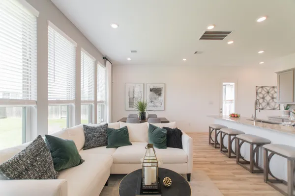 $2,800 | 438 Lake Day Drive, Conroe, TX 77304