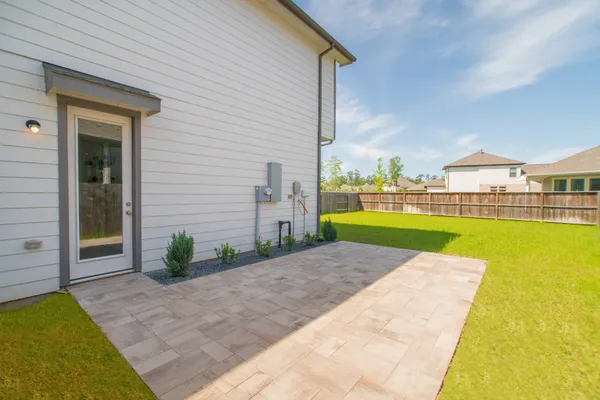 $2,800 | 438 Lake Day Drive, Conroe, TX 77304