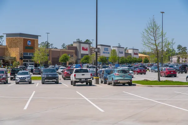 $2,800 | 438 Lake Day Drive, Conroe, TX 77304