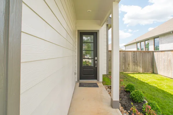 $2,800 | 438 Lake Day Drive, Conroe, TX 77304