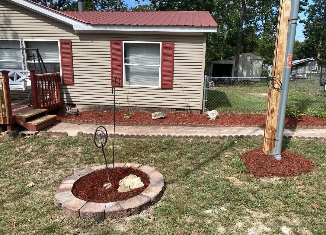 3005 Wren Road Merriam Woods, MO 65740 - Photo 2 of 15 New Mulch - Front View