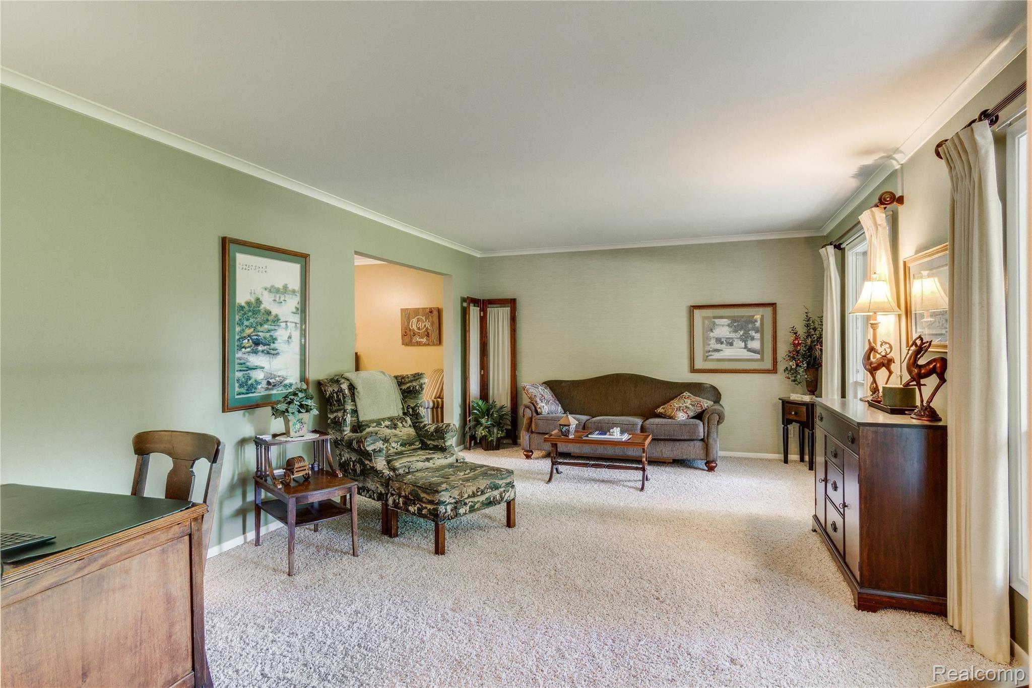 6404 Kings Pointe Road Grand Blanc, MI 48439 - Photo 4 of 38 Interiors (4 of 39).jpg