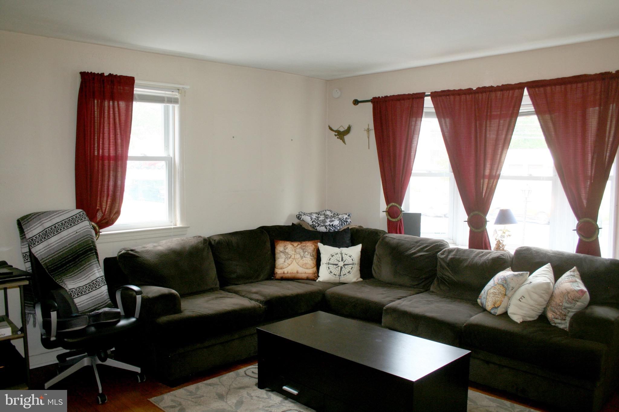 234 East County Line Road Hatboro, PA 19040 - Photo 15 of 29 living room