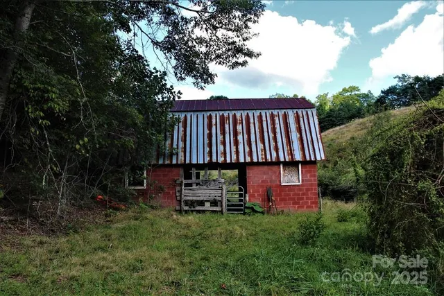 a view of a backyard with sitting area