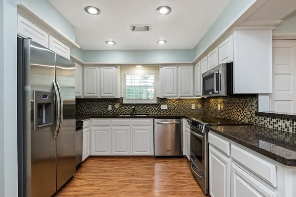 $3,550 | 5511 Greentree Drive, Sugar Land, TX 77479