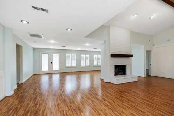 $3,550 | 5511 Greentree Drive, Sugar Land, TX 77479