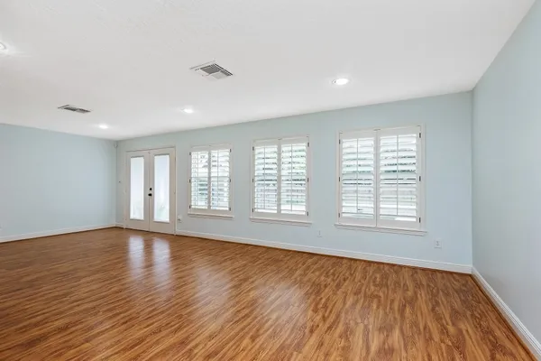 $3,550 | 5511 Greentree Drive, Sugar Land, TX 77479